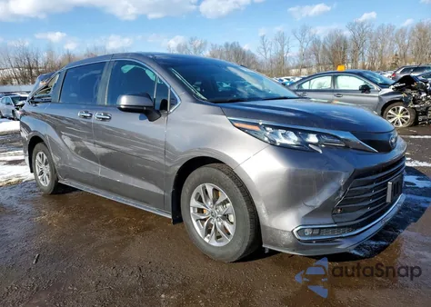 2024 Toyota Sienna Xle z USA, uszkodzony, nr VIN 5TDYSKFC1RS118062